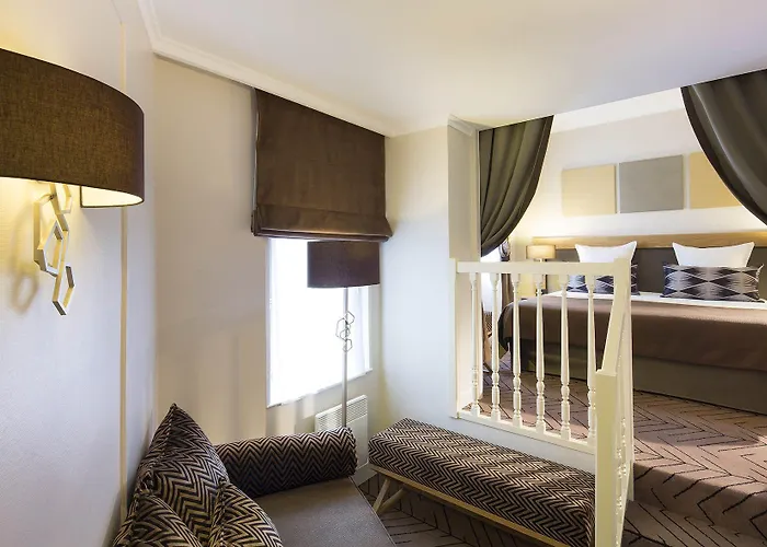 Hotel Galileo Champs Elysées París