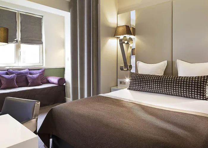 Hotel Galileo Champs Elysées