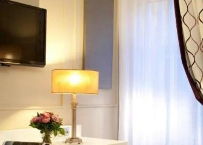 Hotel Galileo Champs Elysées 4*