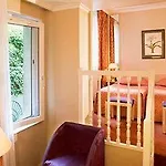 Hotel Galileo Champs Elysees